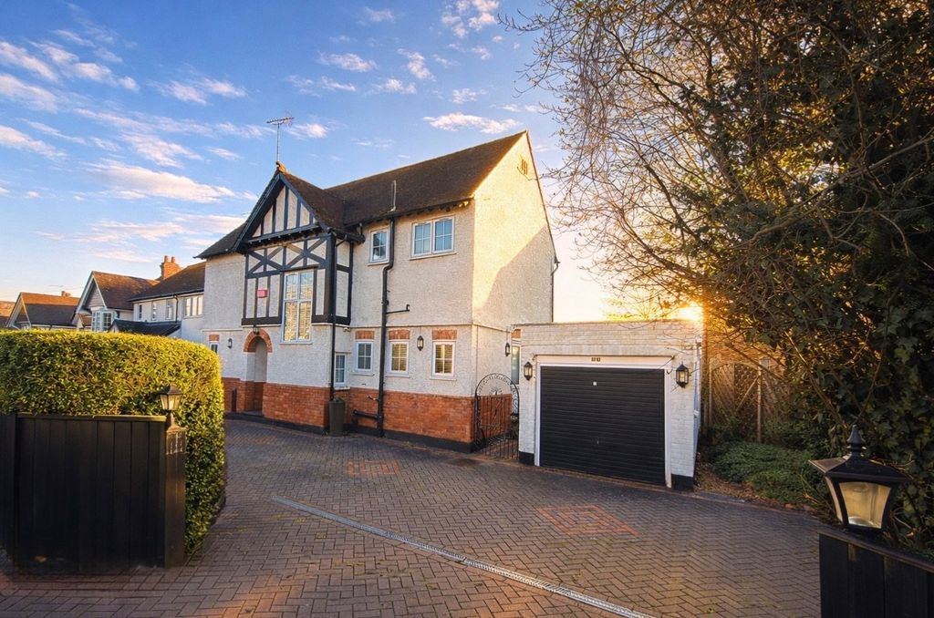 Property photo 2 of 34