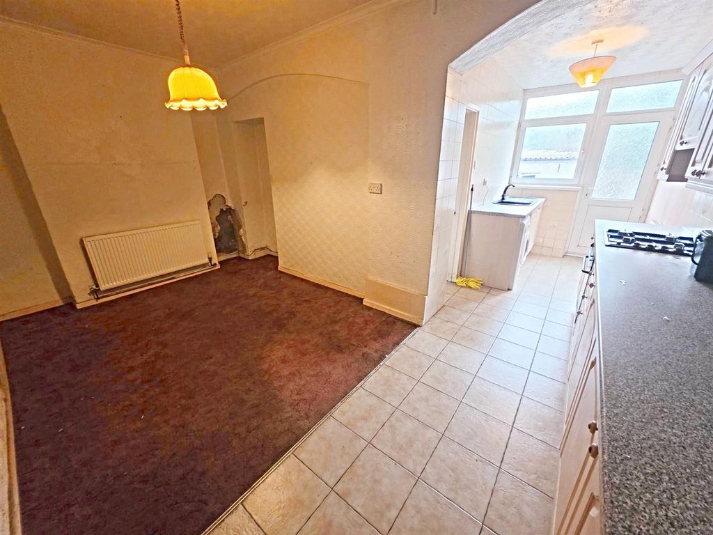 Property photo 3 of 14 Kitchen/Diner