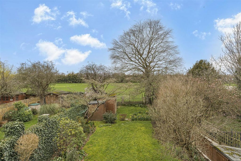 Property photo 3 of 12 Garden