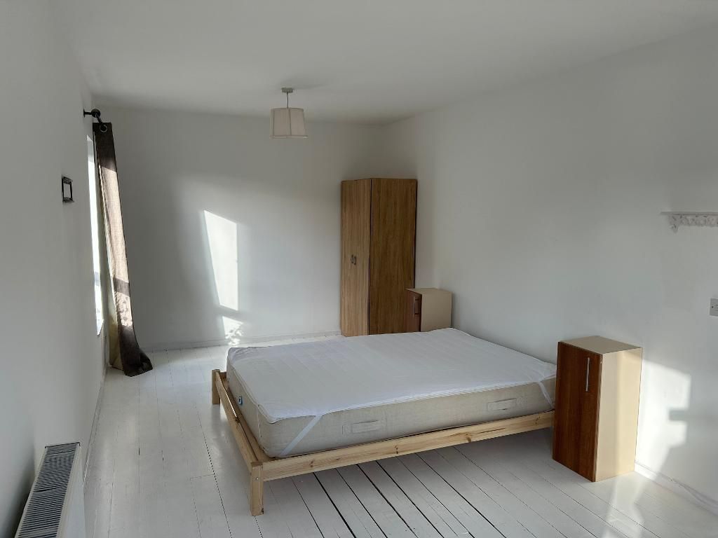 Property photo 2 of 8 Room 2