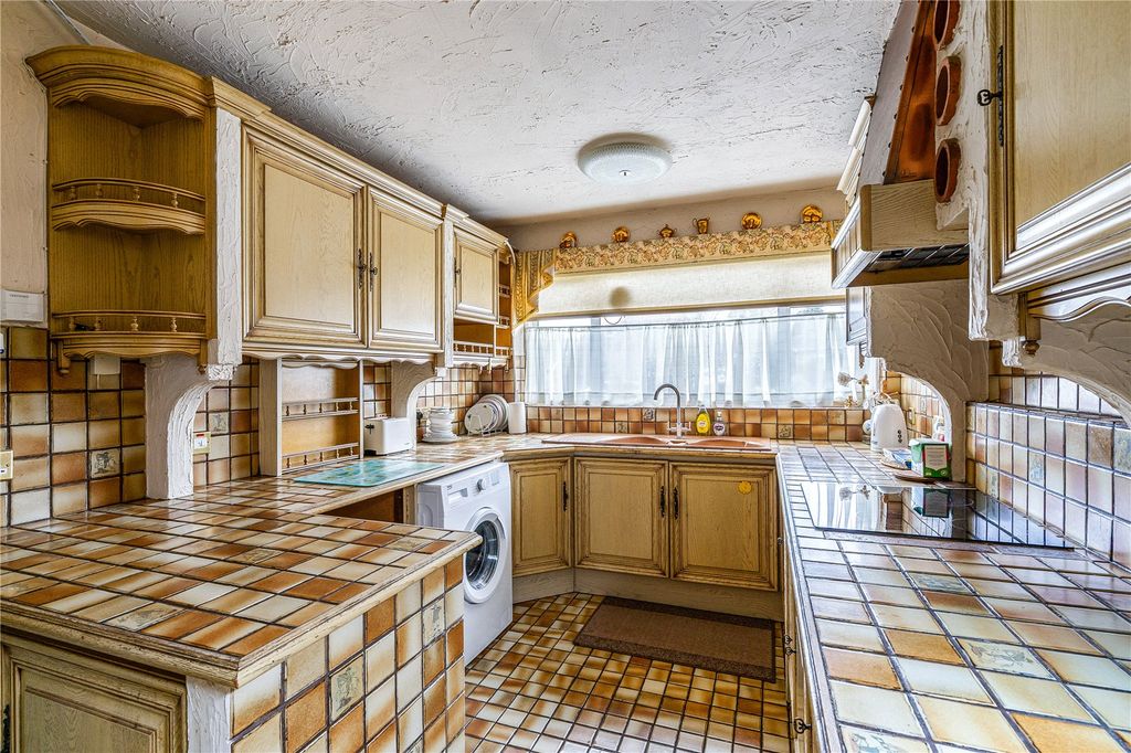 Property photo 3 of 14 Kitchen