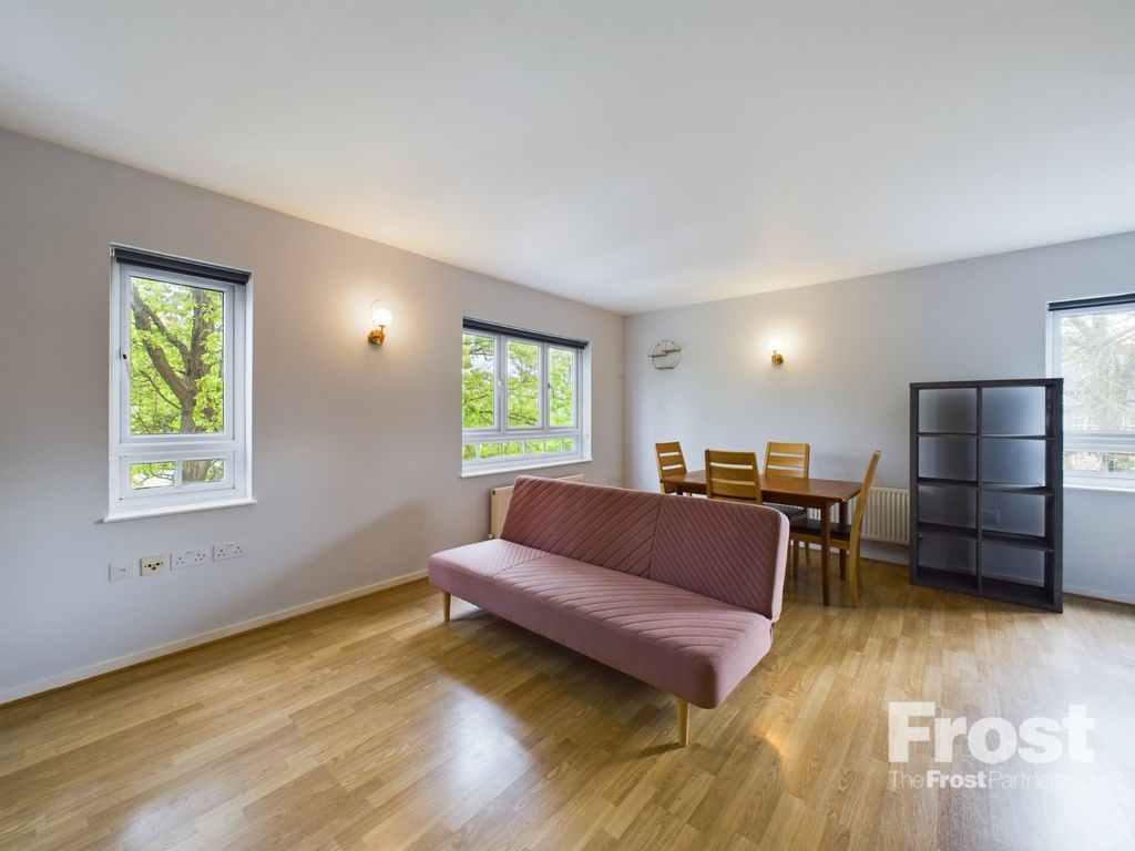 Property photo 3 of 10 Lounge