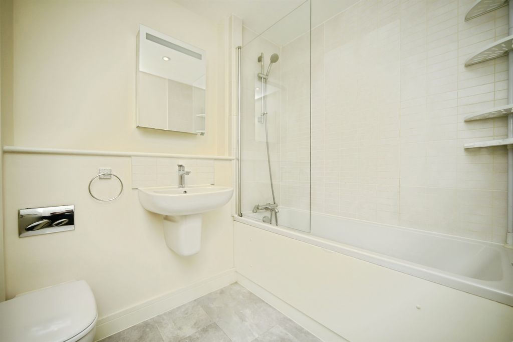 Property photo 3 of 6