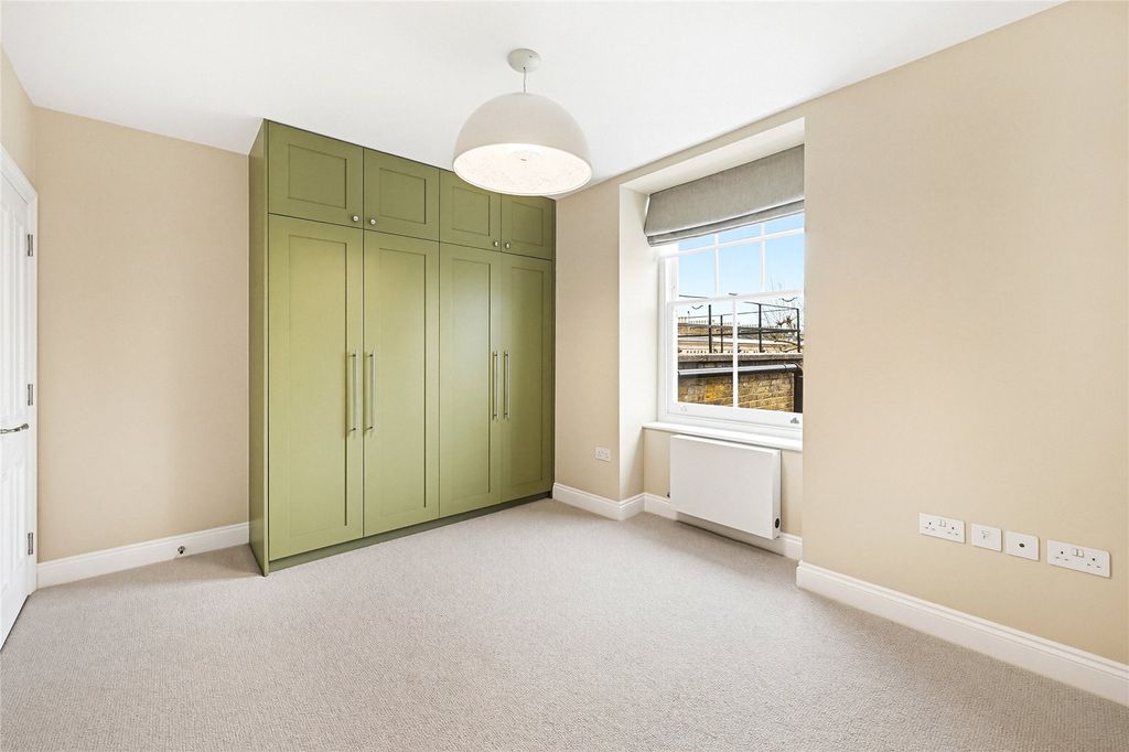 Property photo 3 of 11 Bedroom