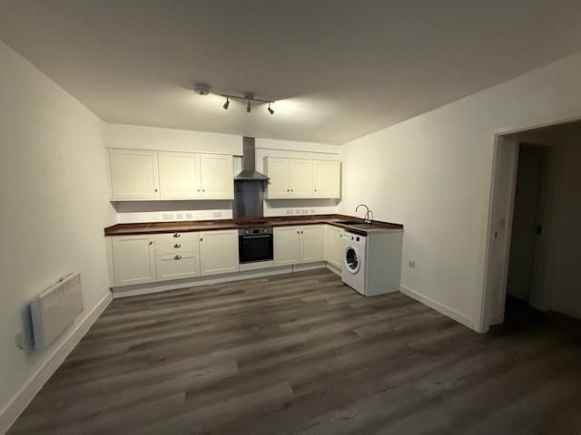 Property photo 2 of 7 Kitchen