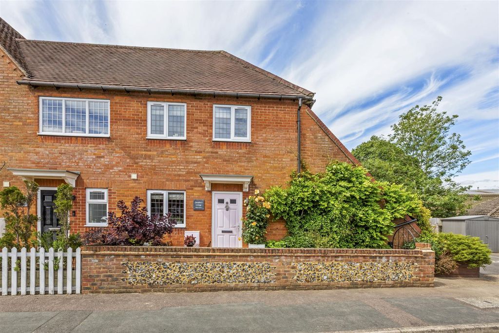 Property photo 1 of 17 Magnum House, Lane End-14.Jpg