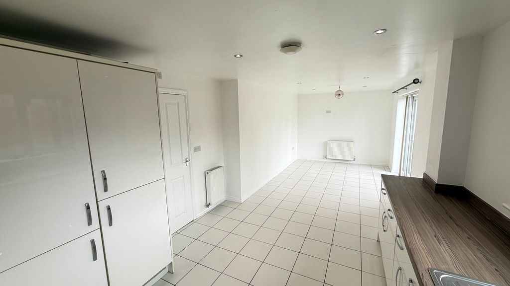 Property photo 2 of 17 Image