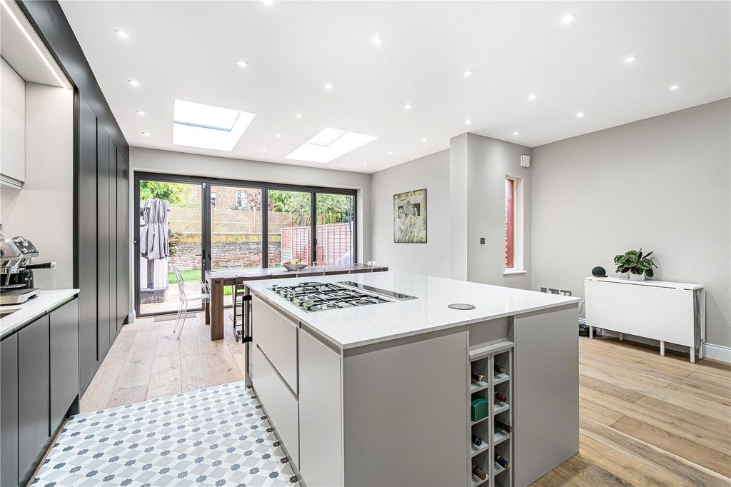 Property photo 1 of 20 Kitchen/Dining