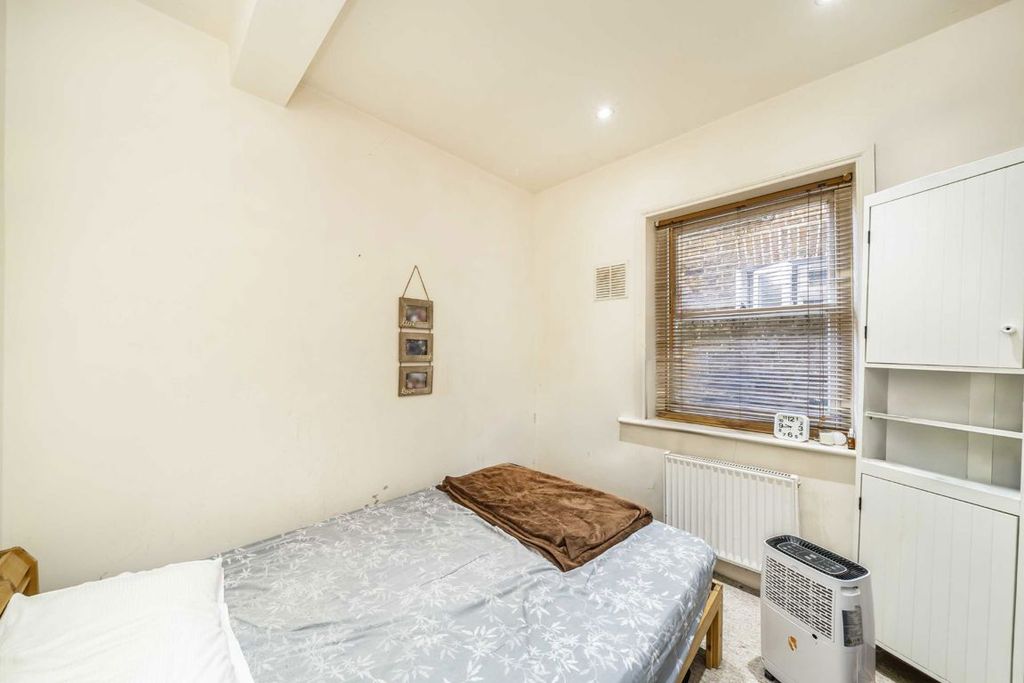 Property photo 3 of 4