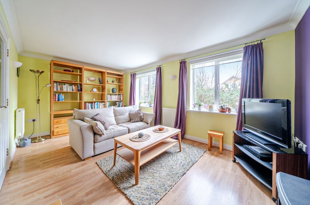 Property photo 2 of 13 1396421-11-696F35...