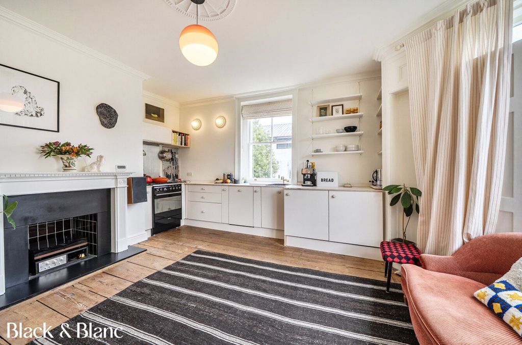 Property photo 2 of 13 Living/ Kitchen