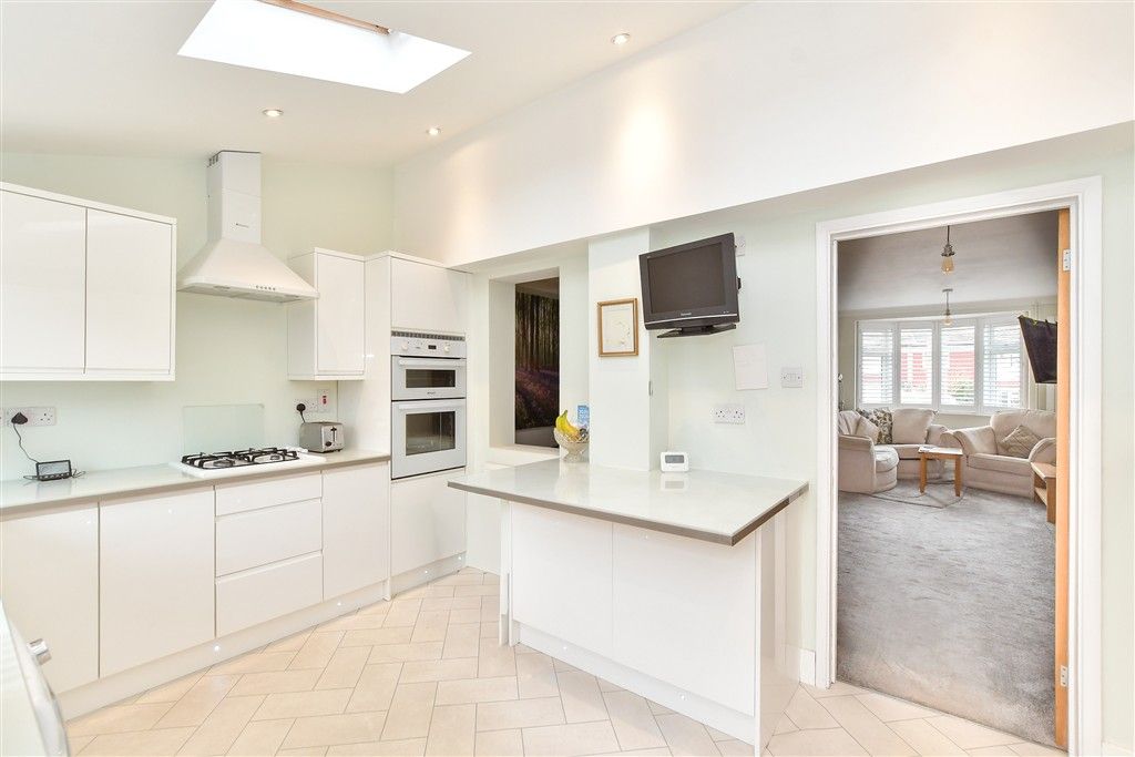 Property photo 3 of 14 Kitchen