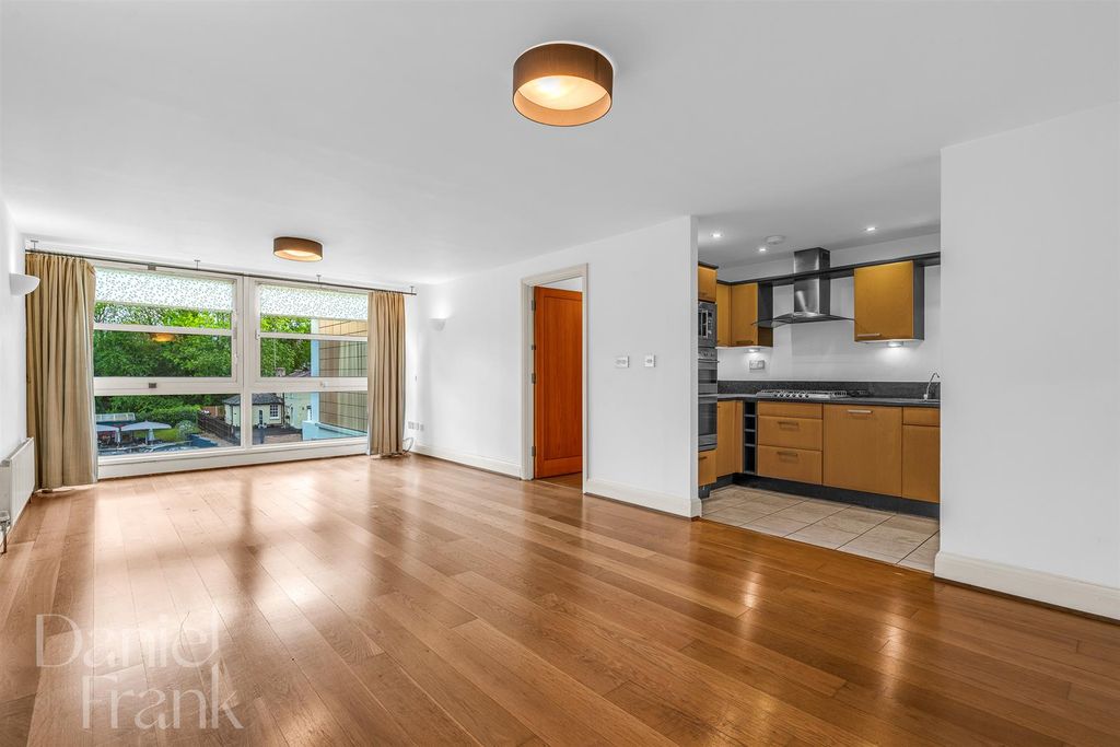 Property photo 2 of 23
