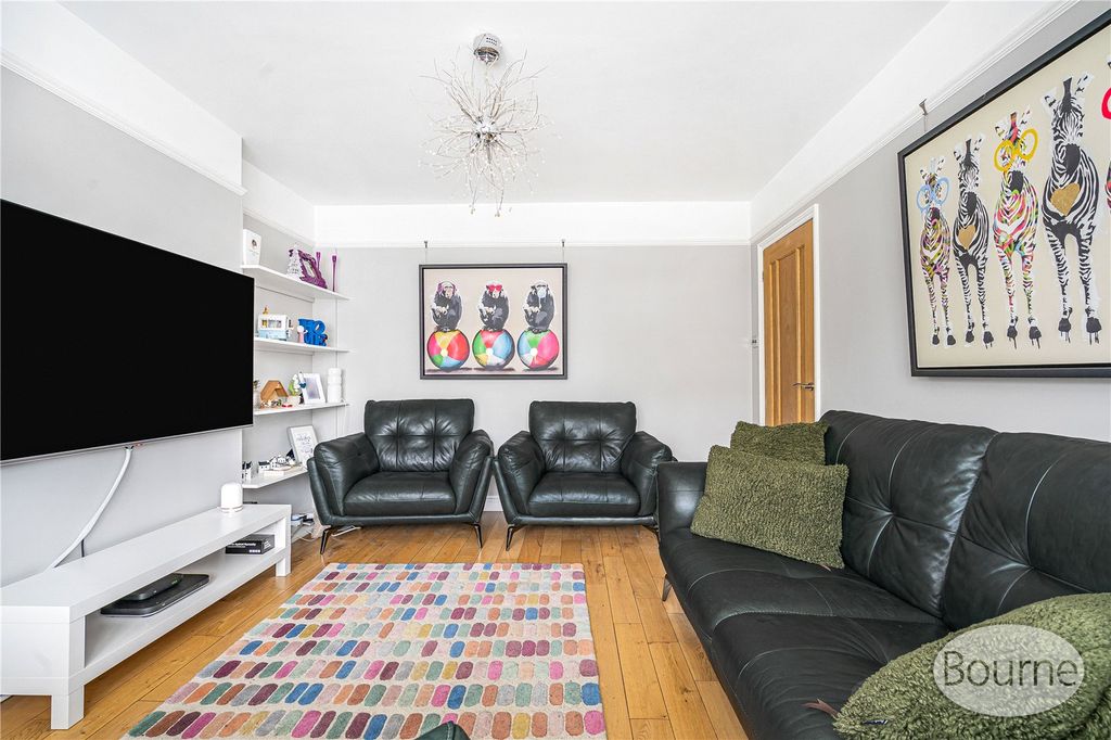 Property photo 3 of 21 Picture 3