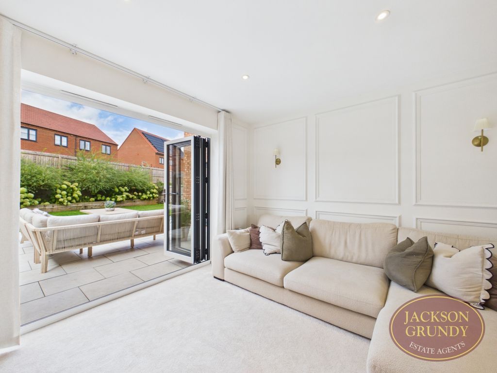 Property photo 3 of 33 Wharf Close