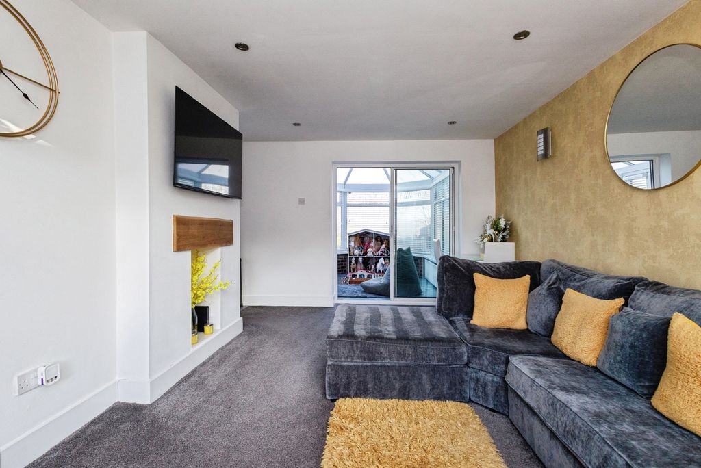 Property photo 3 of 18 Pbox-Img.Jpg