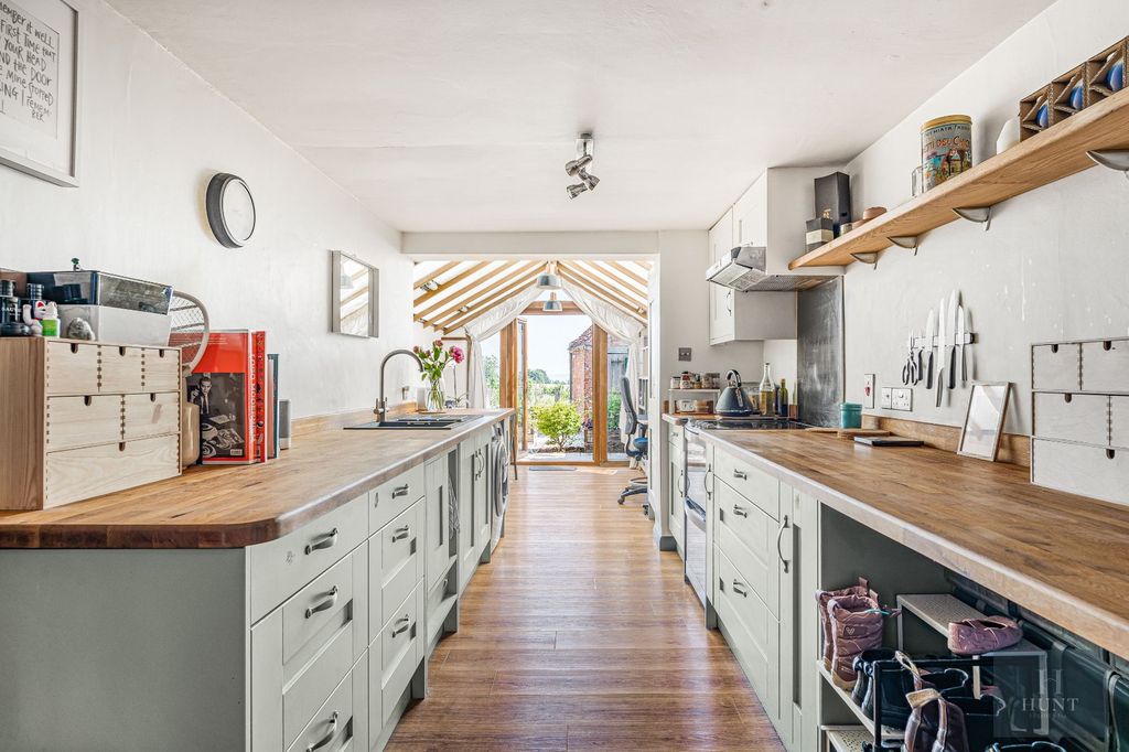 Property photo 3 of 17 Kitchen/Diner