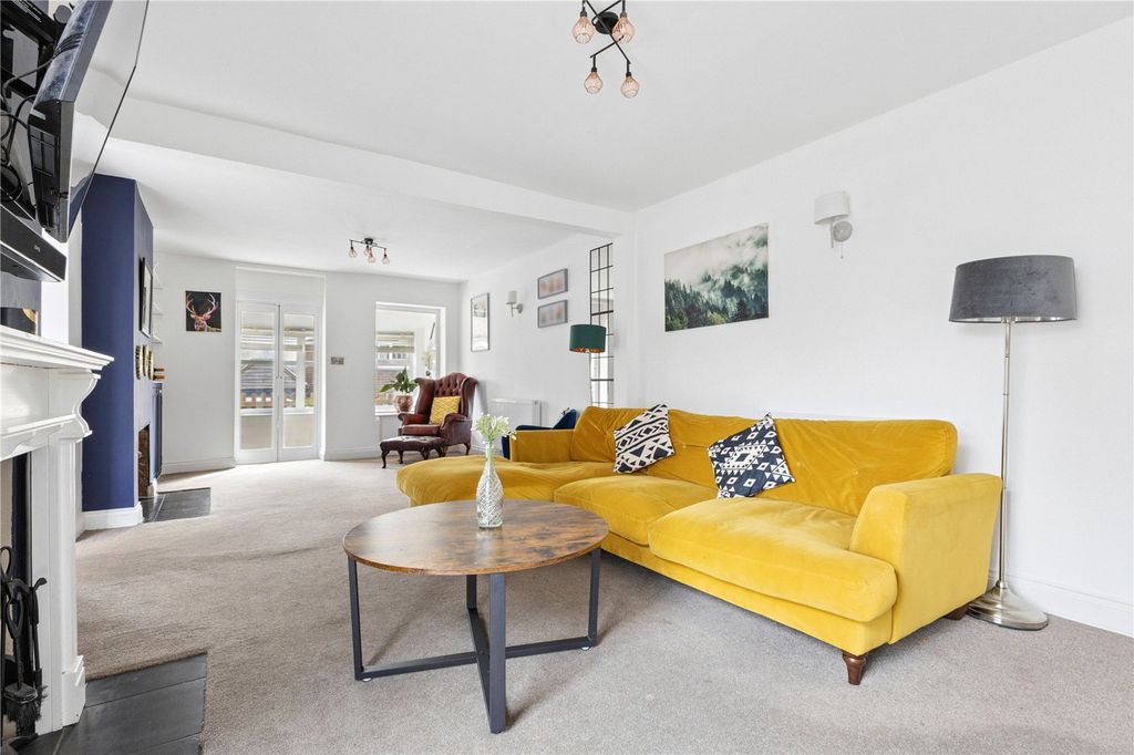 Property photo 2 of 14 Sitting Room