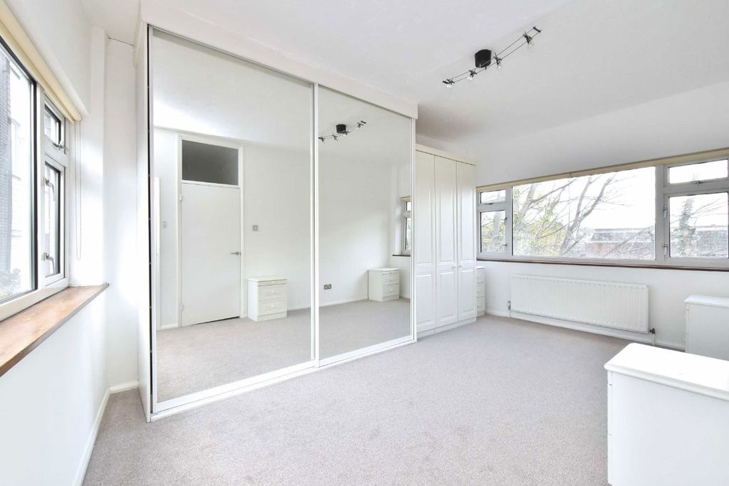 Property photo 3 of 4