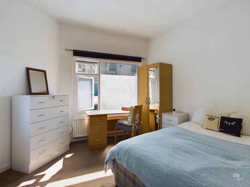 Property photo 3 of 12 Bed 1