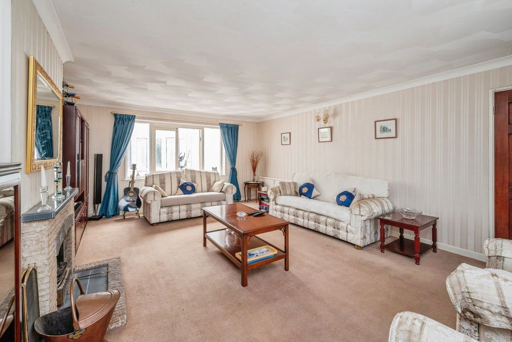 Property photo 3 of 23 Pbox-Img.Jpg