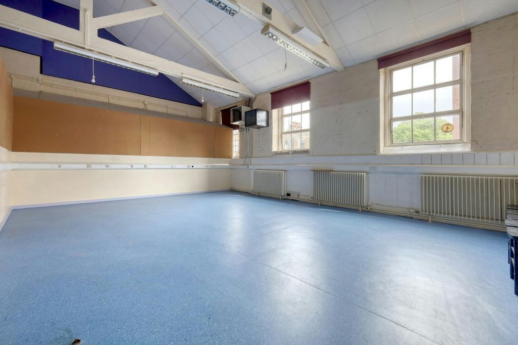 Property photo 2 of 21 Internal