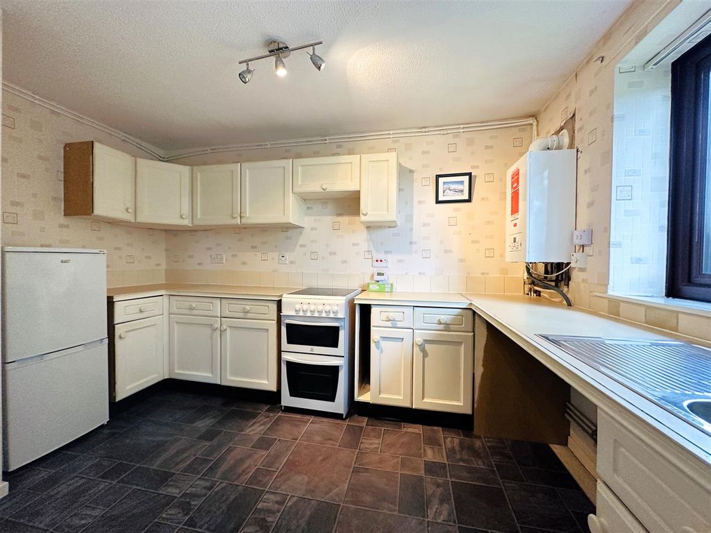 Property photo 2 of 9 Kitchen .Jpg