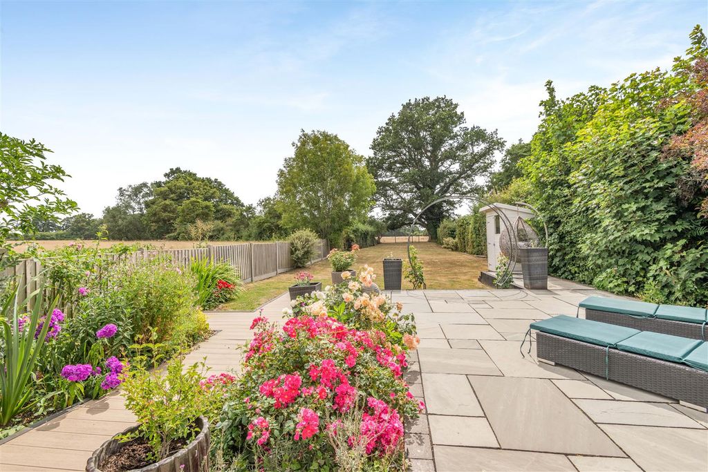 Property photo 2 of 33 Garden