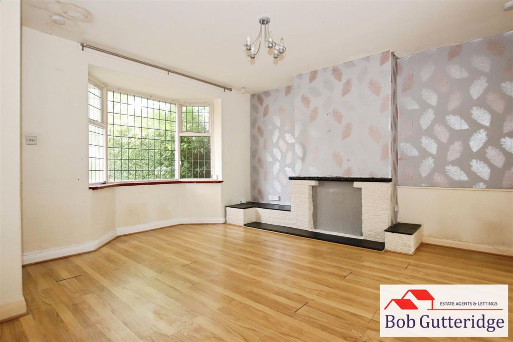 Property photo 3 of 17 Bay Fronted Lounge