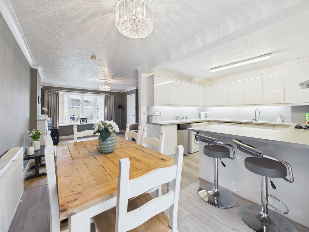 Property photo 3 of 14 4901817