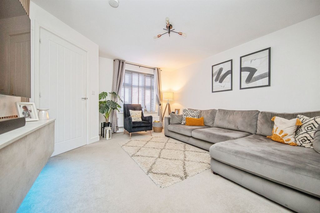 Property photo 2 of 21