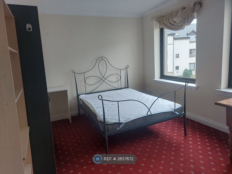 Property photo 3 of 7 Bedroom 1