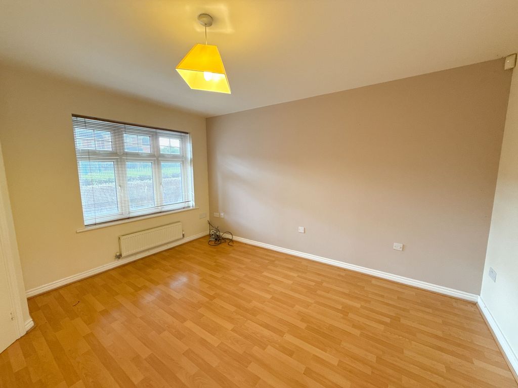 Property photo 3 of 12 Lounge