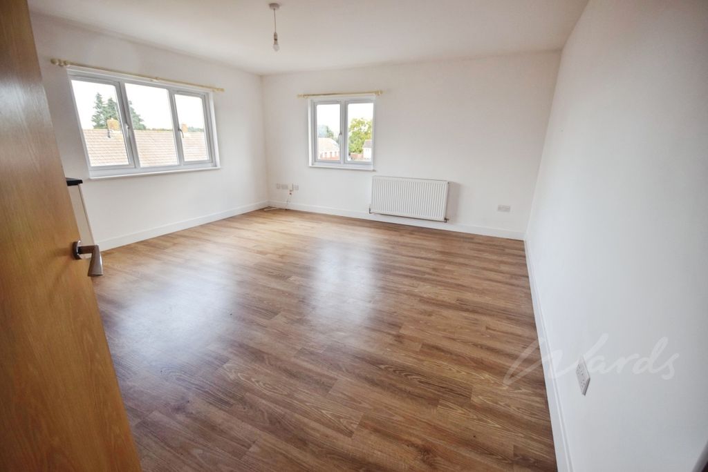 Property photo 2 of 5 Queens Lounge