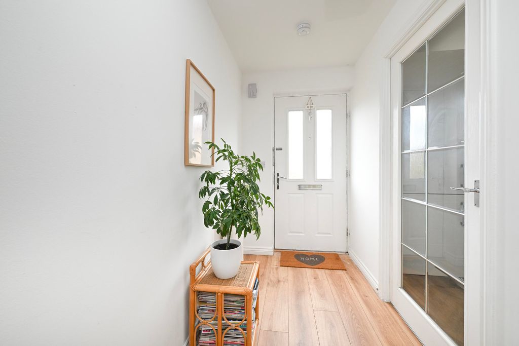 Property photo 3 of 30 Entrance Hallway