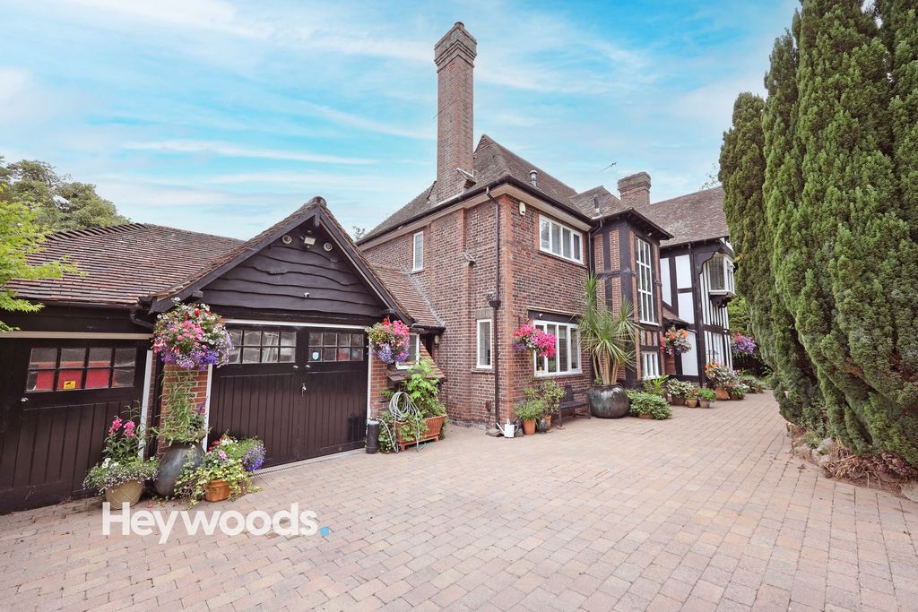 Property photo 2 of 50