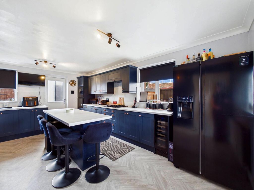 Property photo 2 of 14 Kitchen