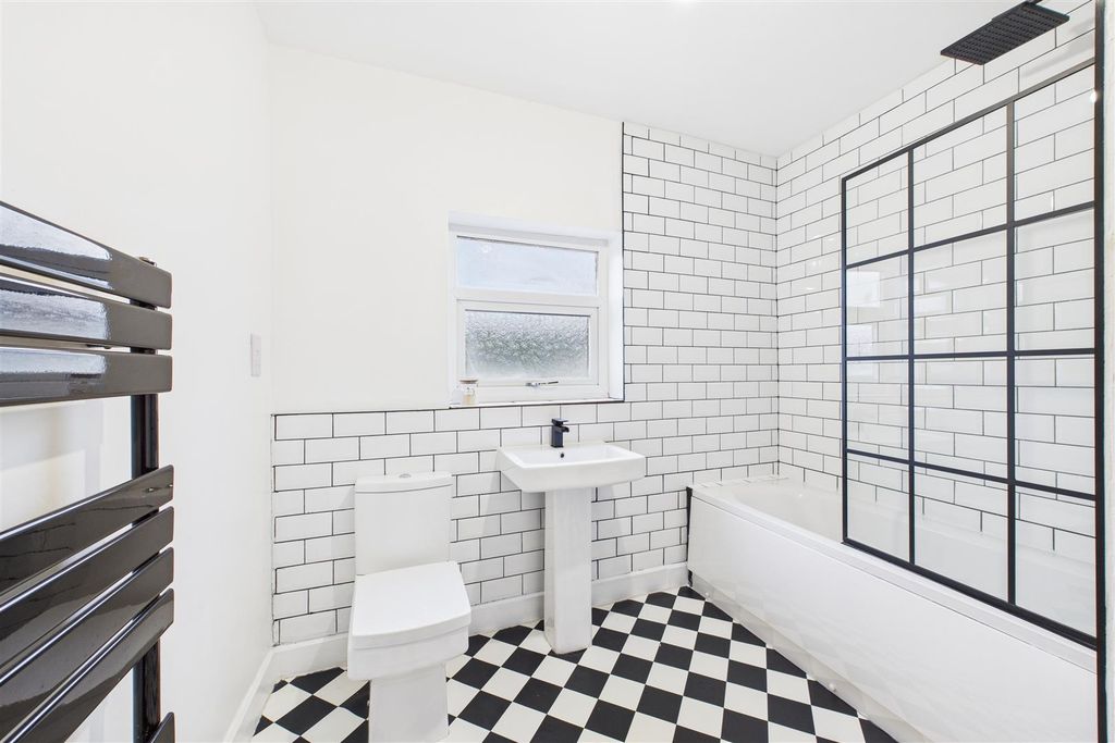 Property photo 2 of 10 Cam04235G0-Pr0113-Still010.Jpg