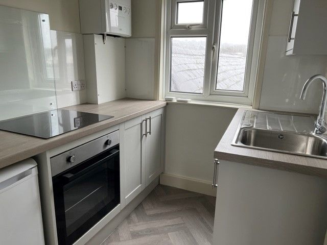 Property photo 2 of 6 Kitchen