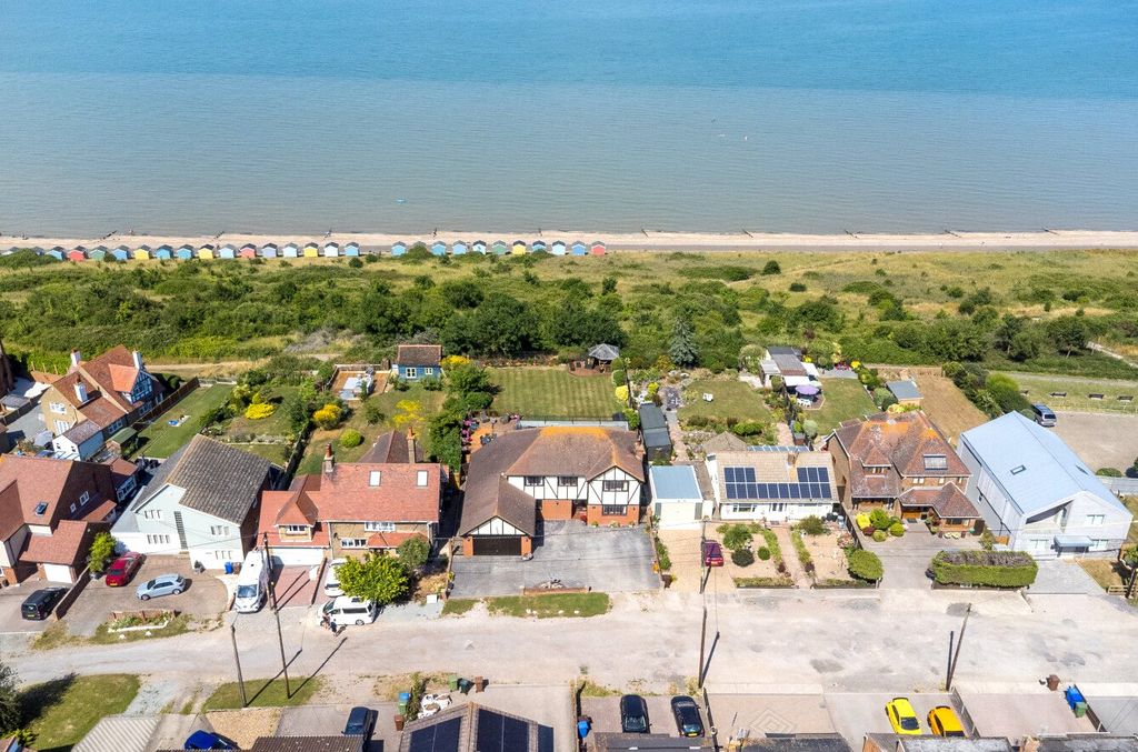 Property photo 1 of 36 Picture No. 11