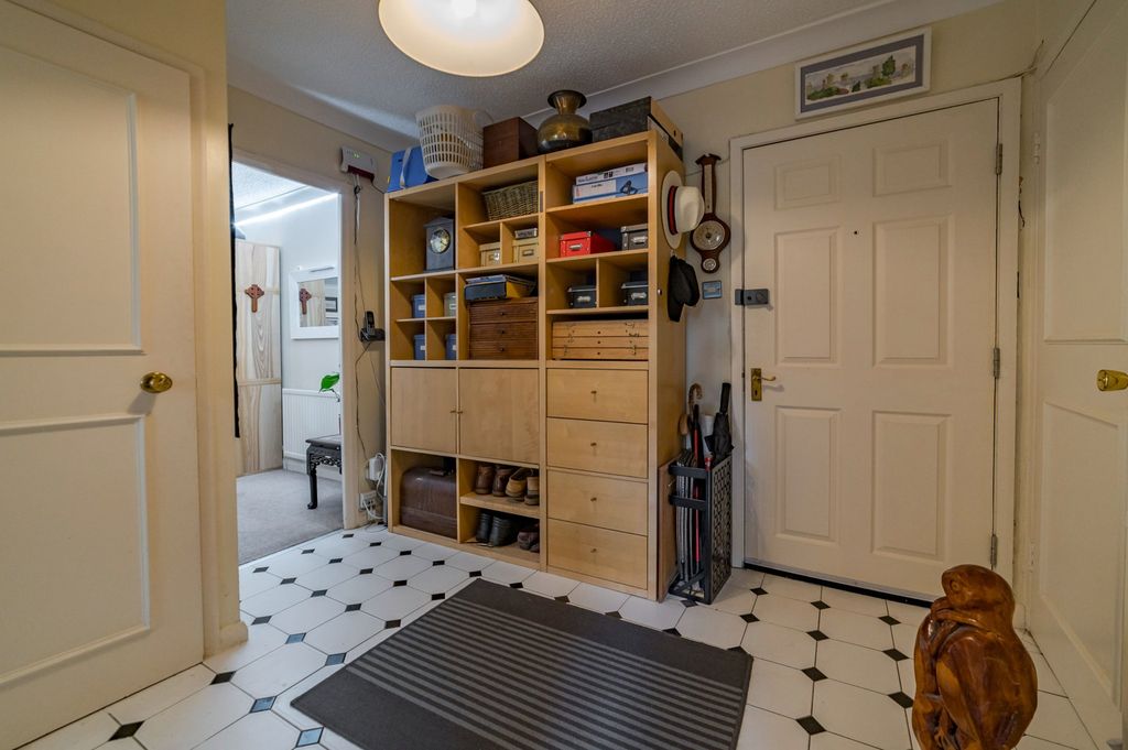 Property photo 2 of 20