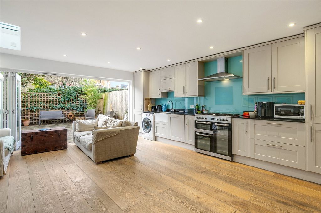 Property photo 2 of 14 Picture No. 12