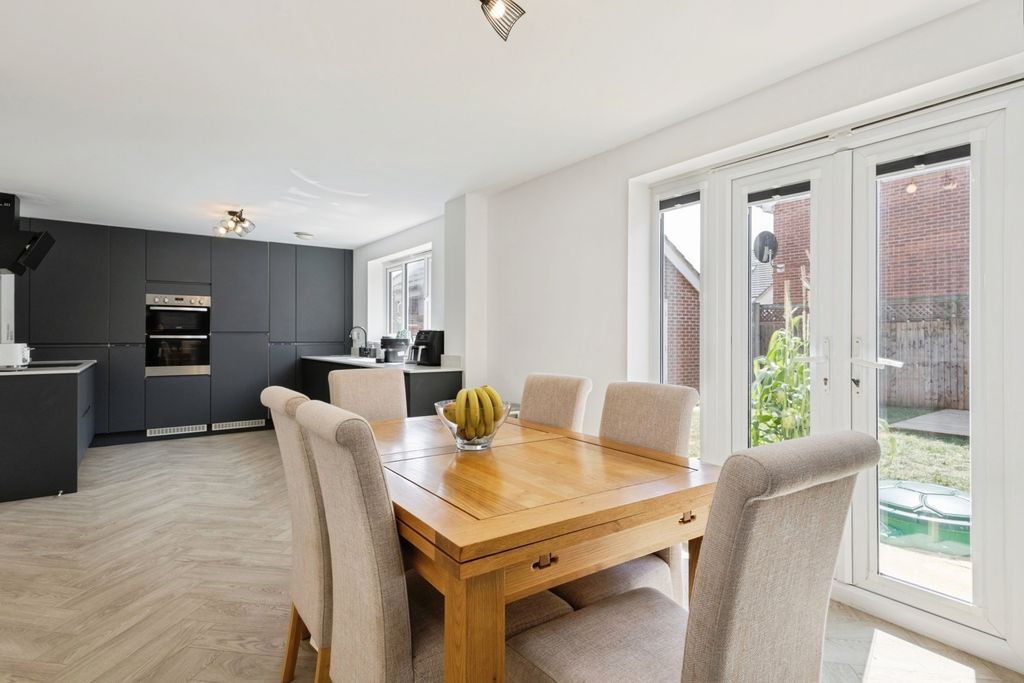Property photo 2 of 19 Pbox-Img.Jpg