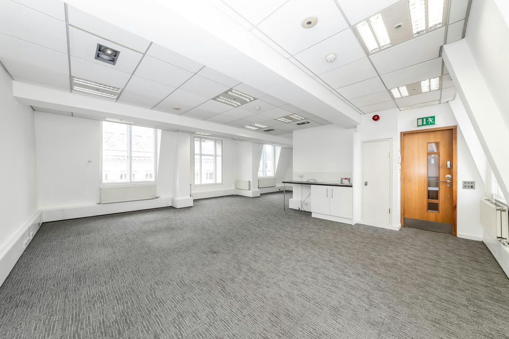 Property photo 3 of 10 Img_82982.Jpg