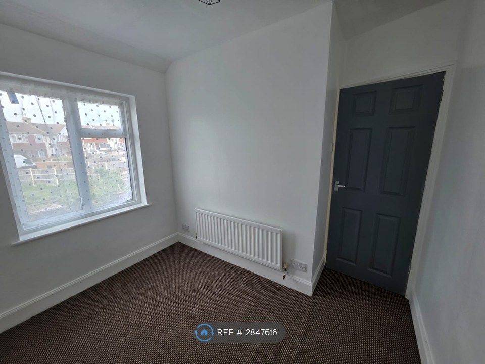 Property photo 3 of 9 Bedroom 1