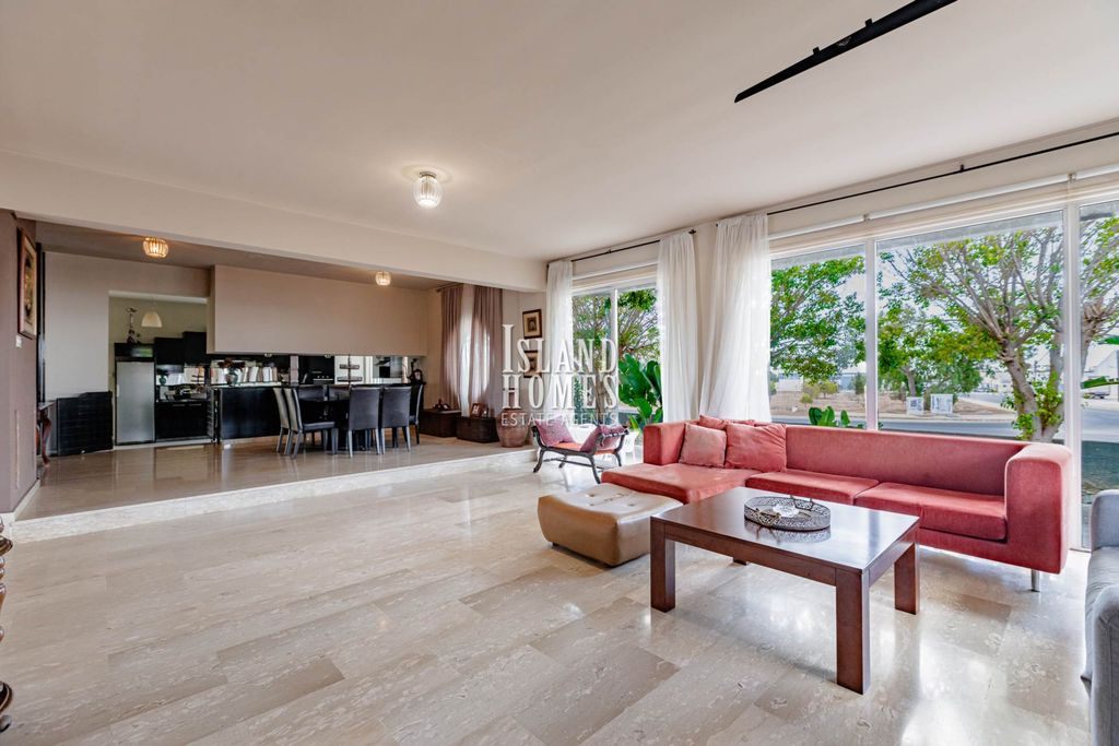 Property photo 2 of 34