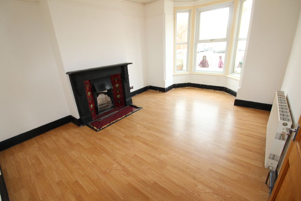 Property photo 2 of 9