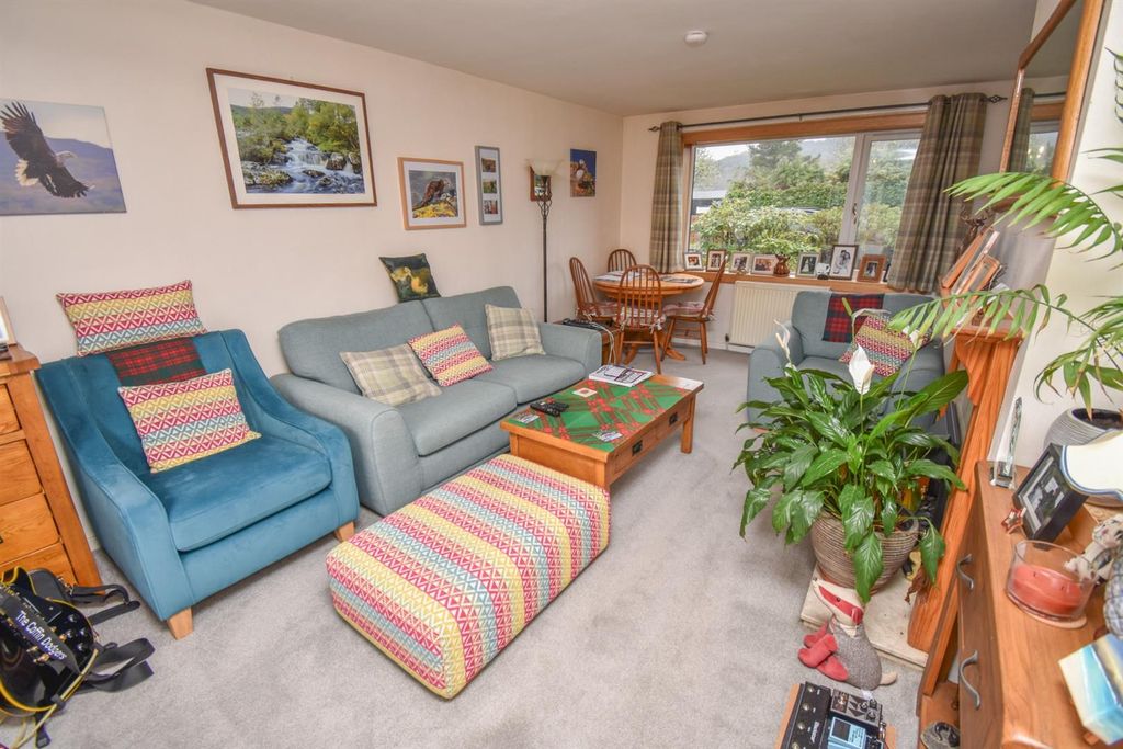 Property photo 3 of 18 Lounge.Jpg