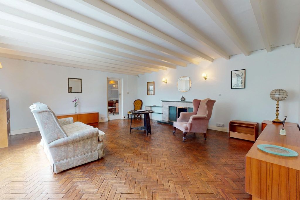 Property photo 3 of 49 5023097