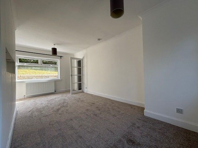 Property photo 2 of 16 Lounge